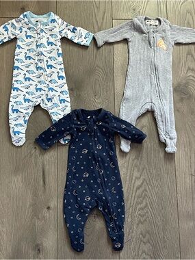 Monica + Andy Premie Baby Bundle of 3 Zippered Footie Sleepers